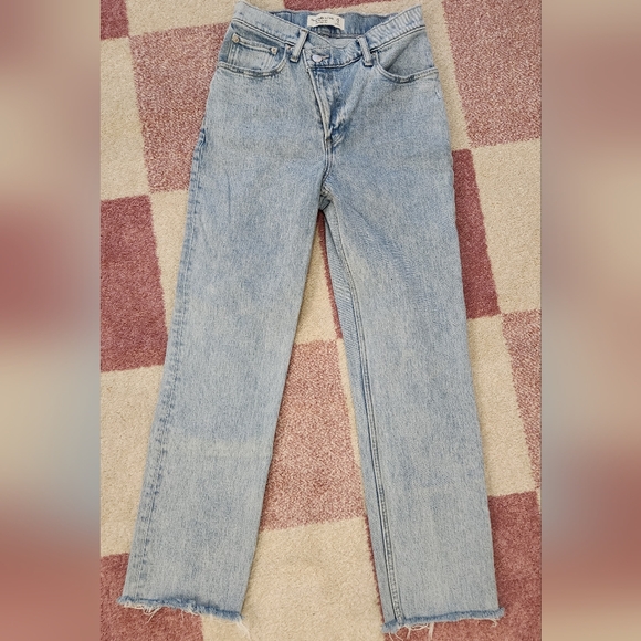Abercrombie and Fitch The 90's Straight Ulta High Rise 0/25s Short - Picture 1 of 3